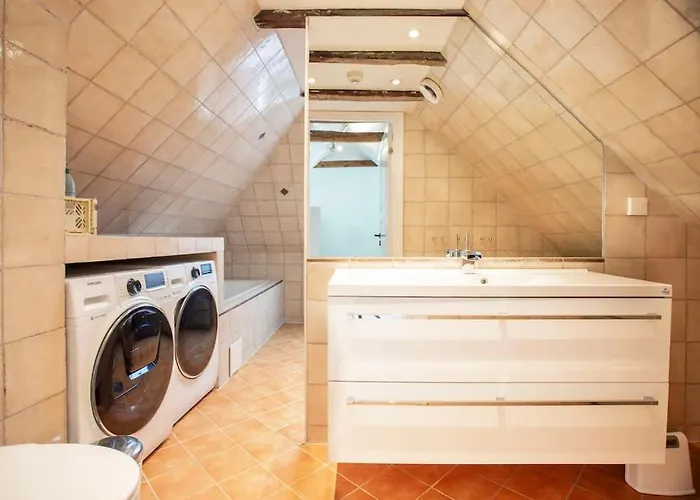 New! Modern Floor In Historic Area! Apartmán Bergen