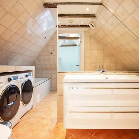 New! Modern Floor In Historic Area! Appartamento Bergen