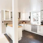 Apartment New! Modern Floor In Historic Area!
